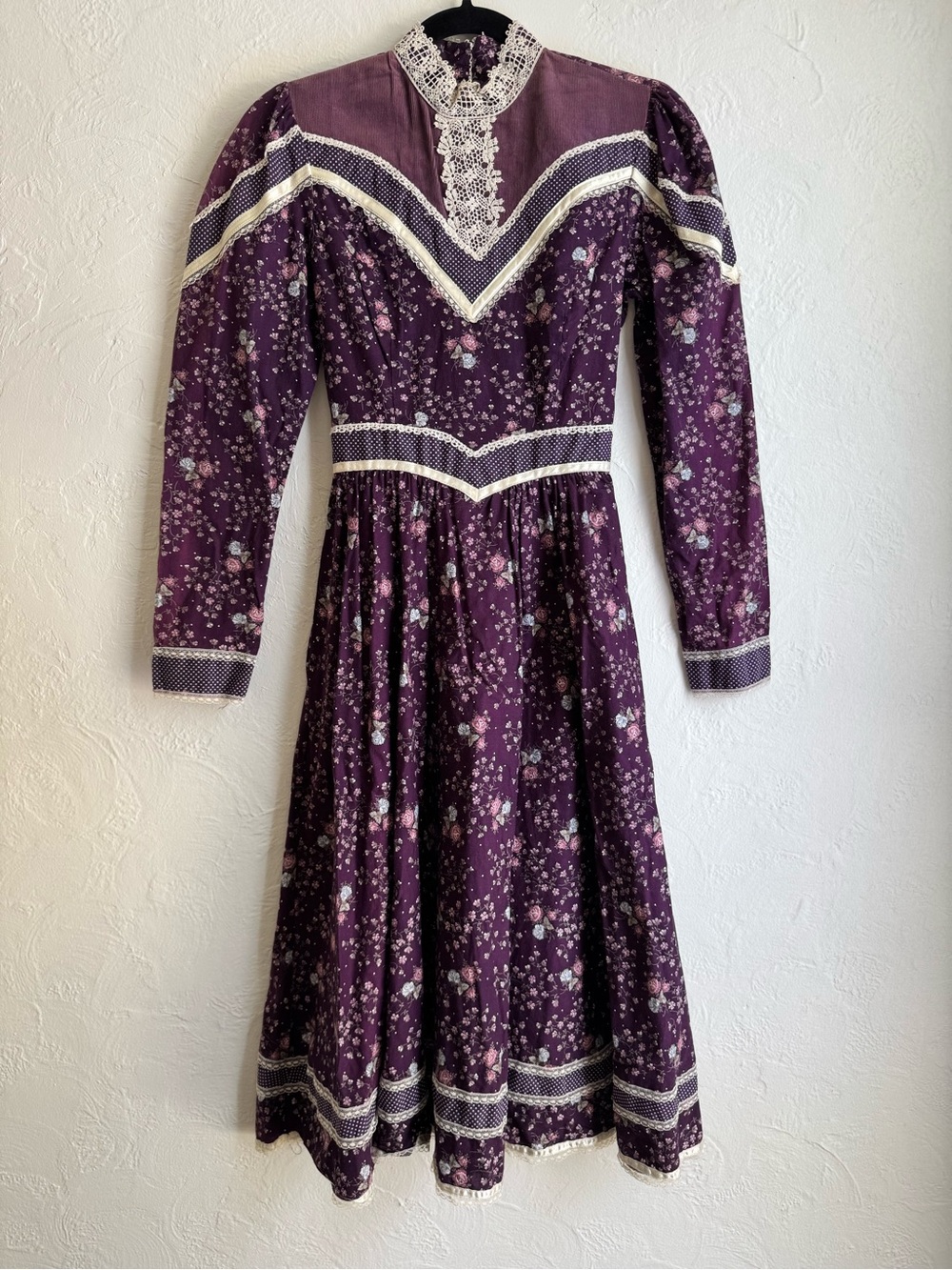 Vintage 1970 Gunne Sax Purple Calico Floral Prairie Midi Dress Lace Trim Size 7